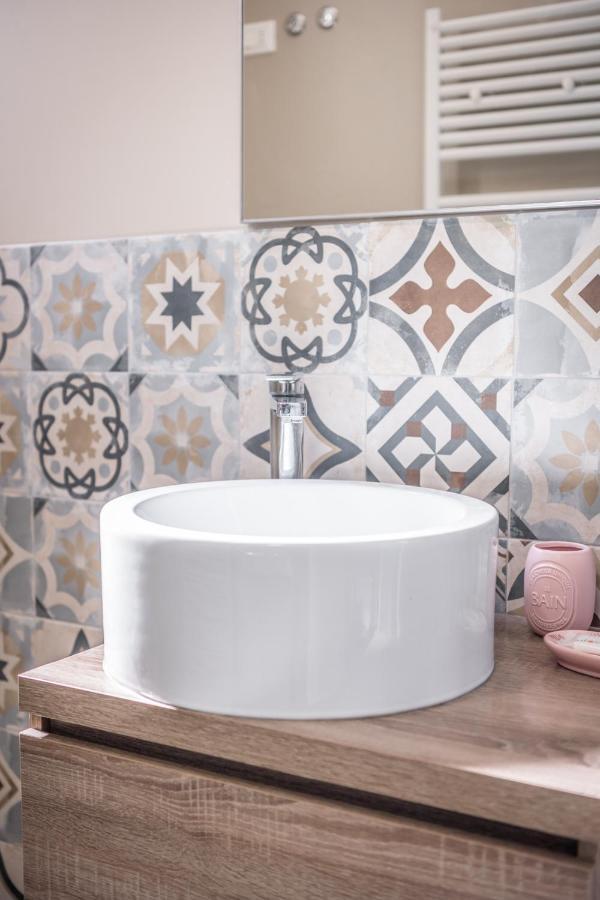 Suite 649 Mono Con Terrazzo Модена Екстериор снимка