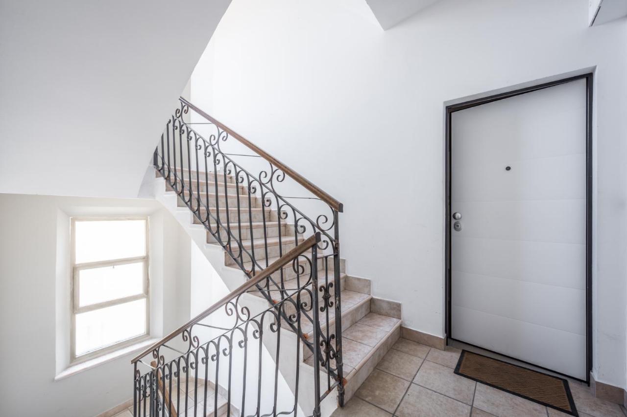 Suite 649 Mono Con Terrazzo Модена Екстериор снимка