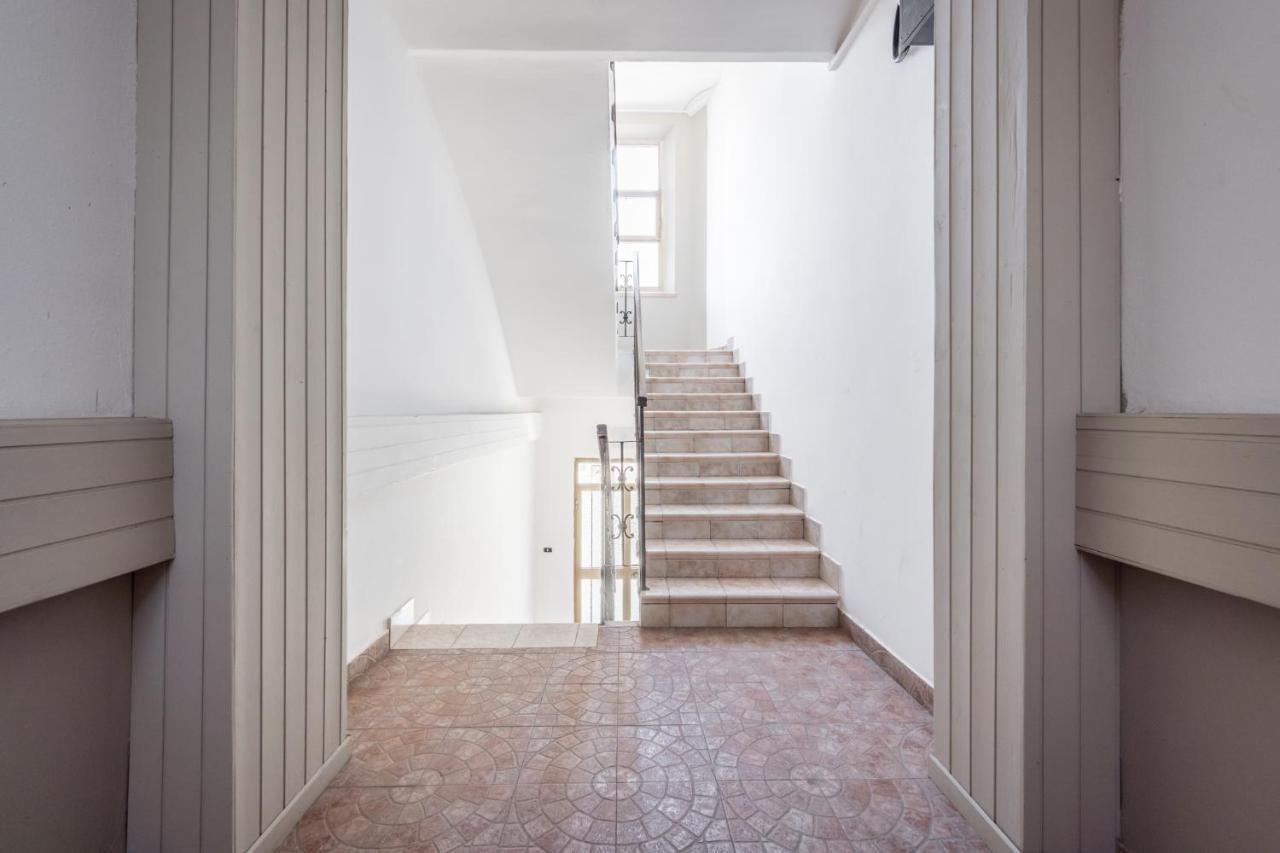 Suite 649 Mono Con Terrazzo Модена Екстериор снимка